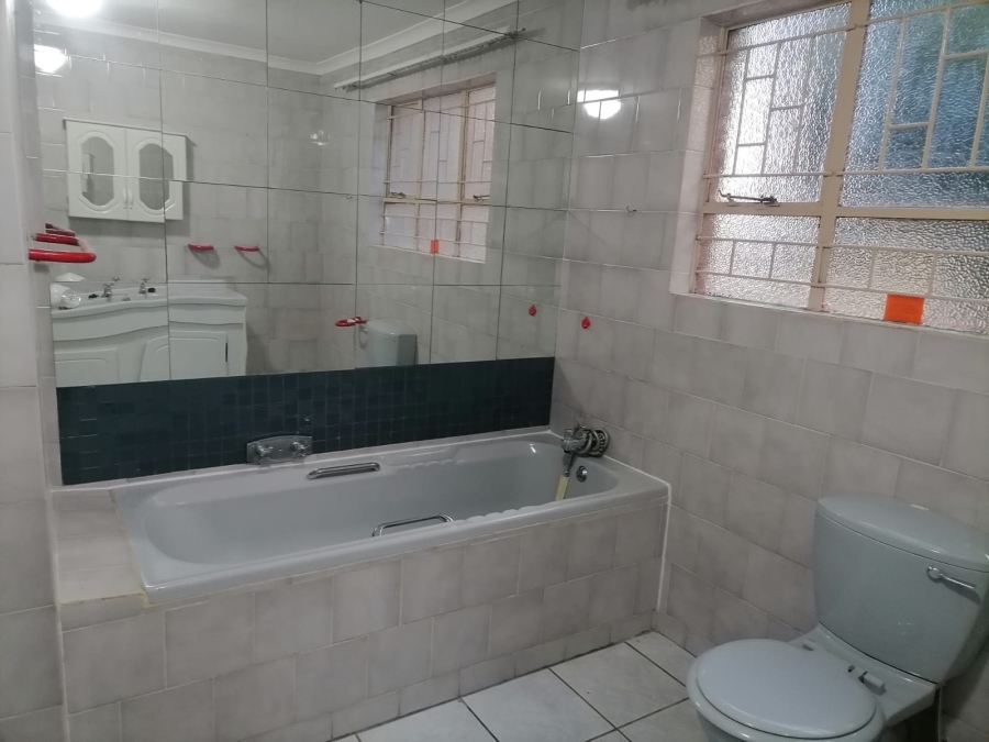 4 Bedroom Property for Sale in Geelhoutpark North West